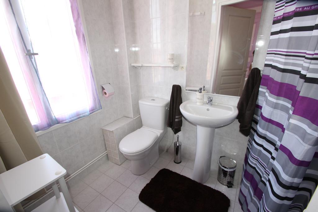 Bed and Breakfast Domaine Des Roses Vaudelnay Zimmer foto