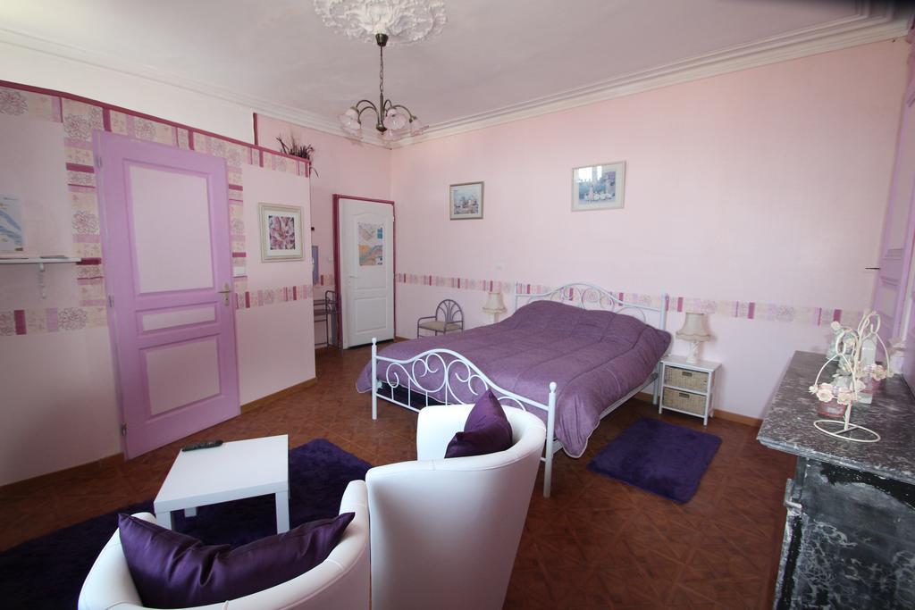 Bed and Breakfast Domaine Des Roses Vaudelnay Zimmer foto