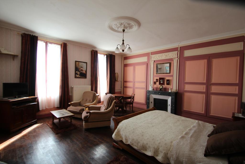 Bed and Breakfast Domaine Des Roses Vaudelnay Zimmer foto