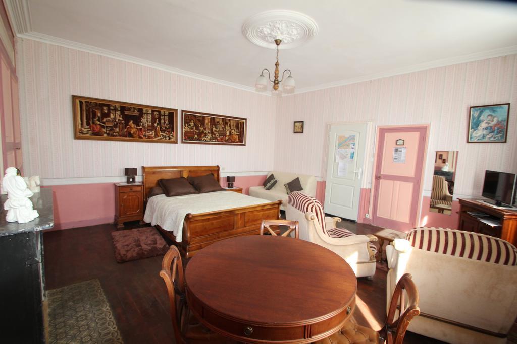 Bed and Breakfast Domaine Des Roses Vaudelnay Zimmer foto
