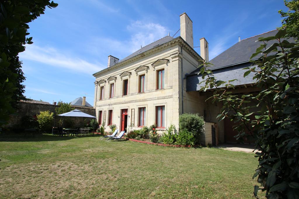Bed and Breakfast Domaine Des Roses Vaudelnay Exterior foto
