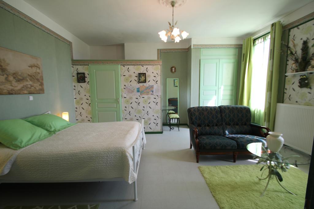 Bed and Breakfast Domaine Des Roses Vaudelnay Zimmer foto