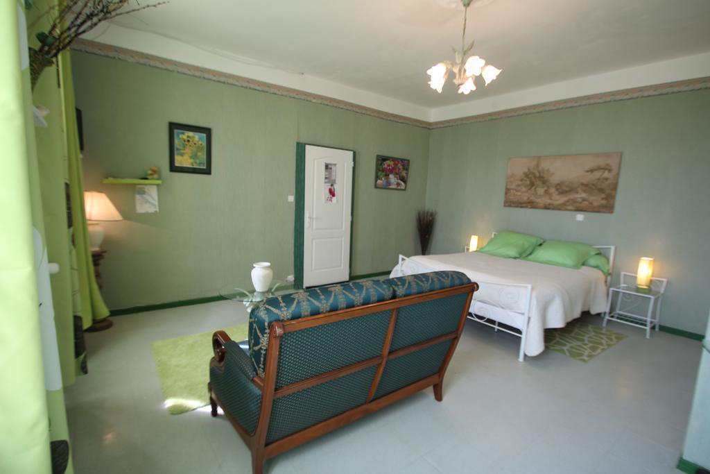 Bed and Breakfast Domaine Des Roses Vaudelnay Zimmer foto