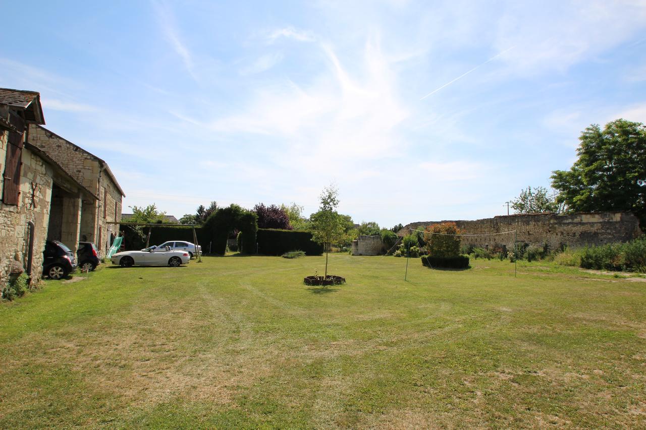 Bed and Breakfast Domaine Des Roses Vaudelnay Exterior foto